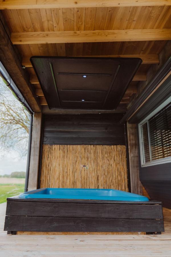 فيلا Menaldumفي Tiny Farm House Met Hot Tub. المظهر الخارجي الصورة